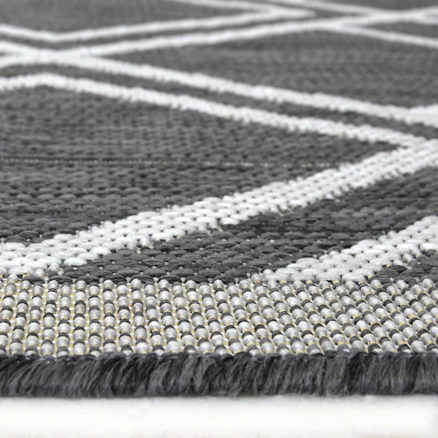 County Diamonds Indoor/Outdoor Rug - Silver - 120x170cm 7 County Diamonds Indoor/Outdoor Rug - Silver - 120x170cm - Image 5